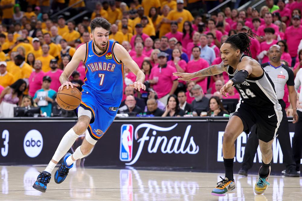 雷迪克：东契奇若持续当前表现本赛季有望赢得MVP 他是球队进攻核心
